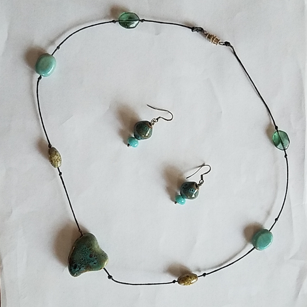Necklace & earring set